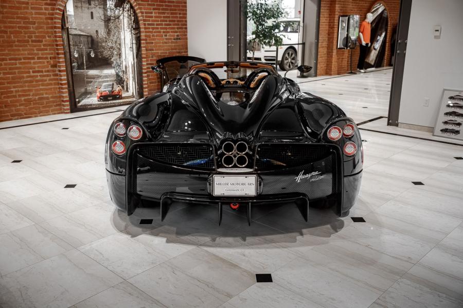  Pagani Huayra Roadster 2017 года  (фото 6 из 25)